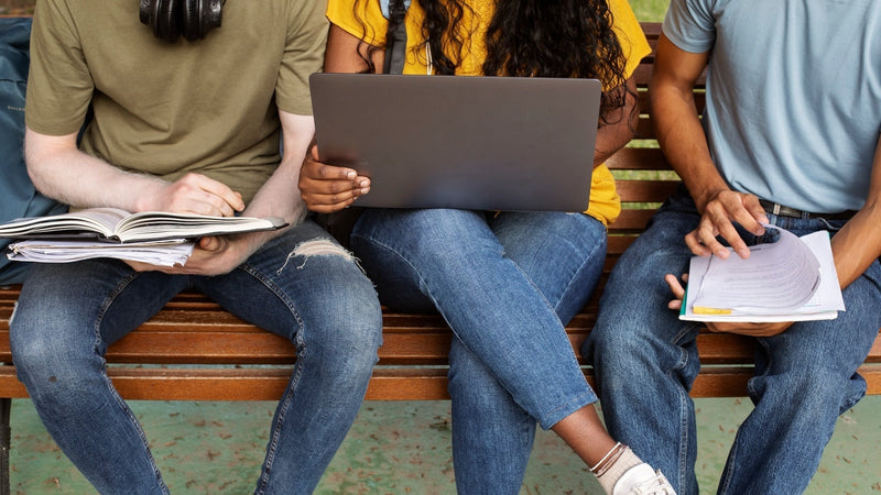 Junge Menschen arbeiten mehr als die letzten 30 Jahre - Studien widerlegen Gen-Z-Vorurteile